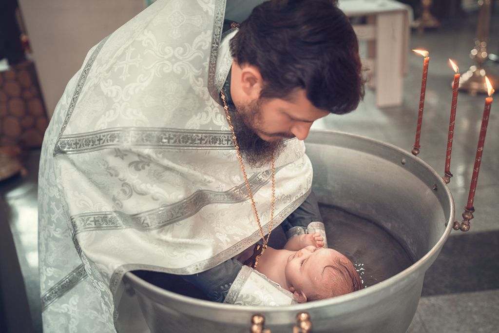 Таинство крещения в храме Иоанна Кронштадского
