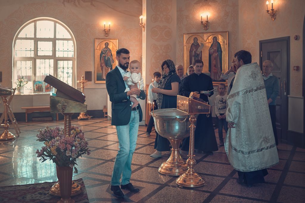 Таинство крещения в храме-колокольне в Токсово