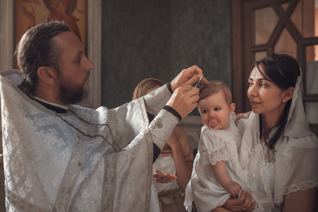 Съёмка таинства крещения в Новочеркасском храме Александра Невского
