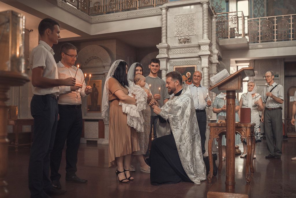 Крещение в Старо-Покровском храме проводит отец Михаил Владимиров